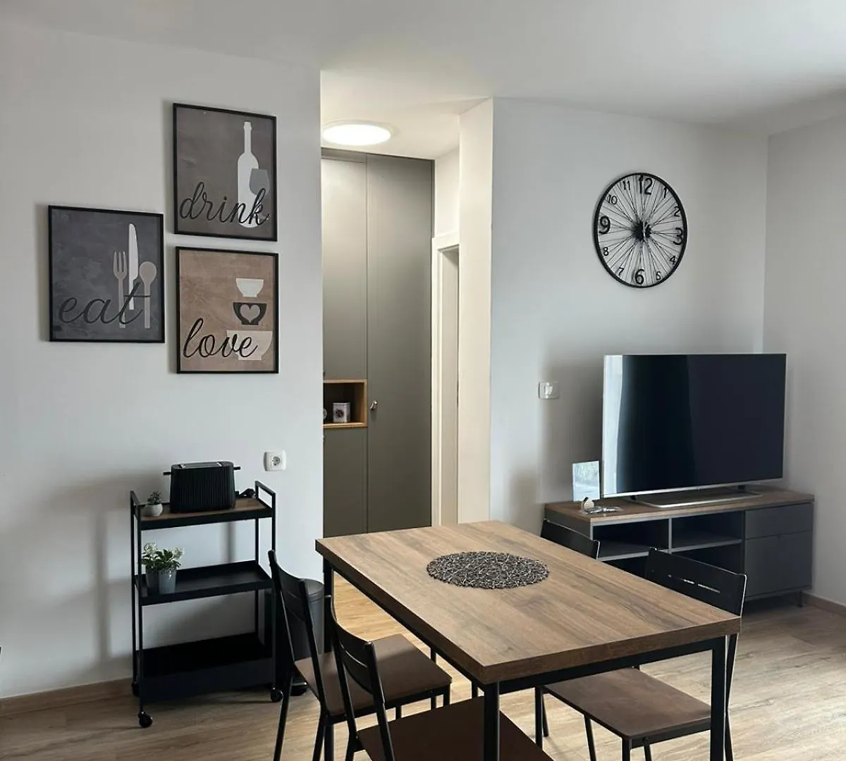 Apartment N